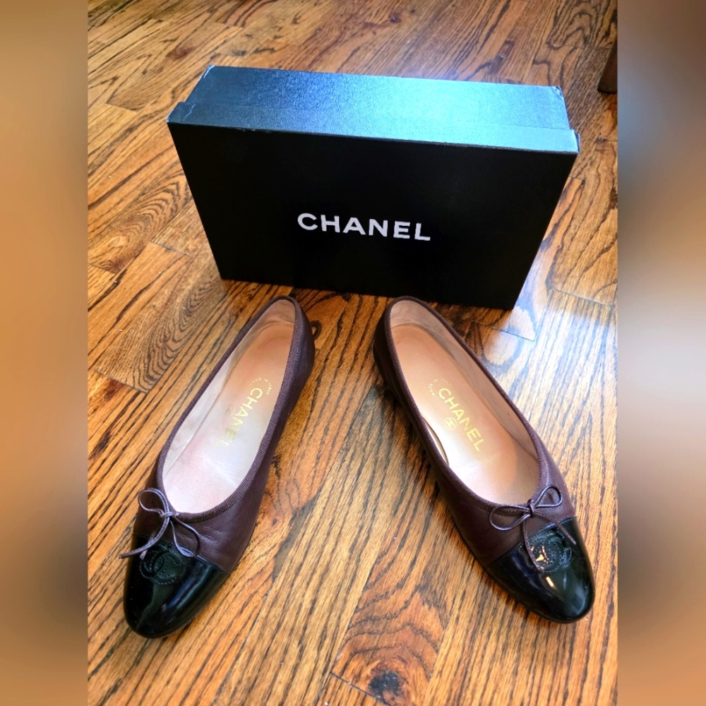 Chanel Women's Brown and Black Ballet Flats